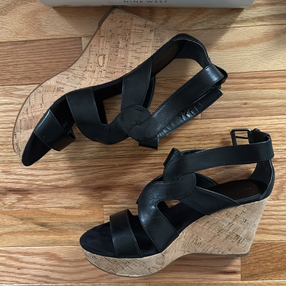 Nine West Black Wedges- Size 7.5 - Picture 3 of 4
